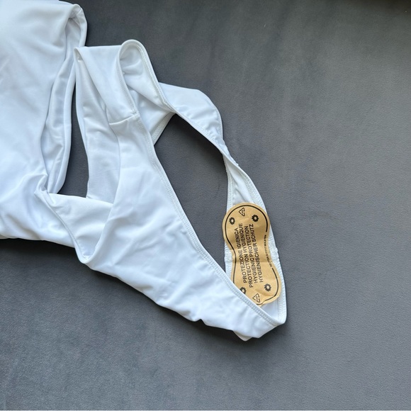 BRAZILIAN ONE SHOULDER BRAZILIAN ONE PIECE SWIMSUIT - Picture 8 of 10